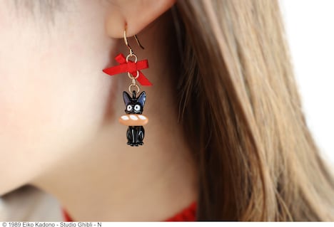 「魔女の宅急便 グーチョキパン店シリーズ ピアス ジジ」着用イメージ