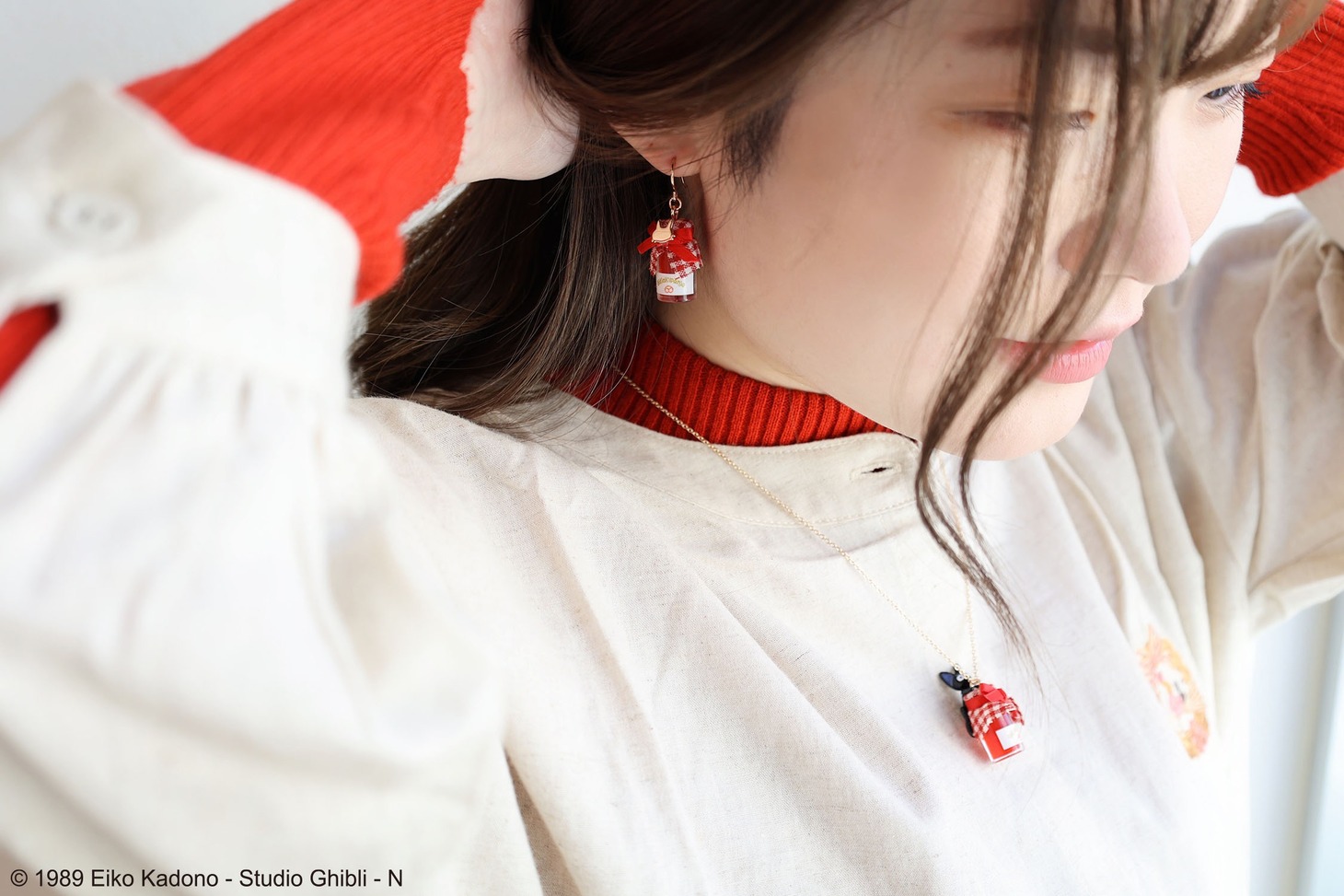 「魔女の宅急便 グーチョキパン店シリーズ ヘアゴム パンリース」の着用イメージ。