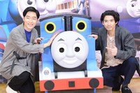 「映画 きかんしゃトーマス おいでよ！未来の発明ショー！」公開アフレコイベントの様子。左から後藤淳平、賀来賢人。