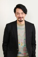 小田井涼平演じる源真司。