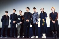 「ある用務員」舞台挨拶の様子。左から阪元裕吾、北代高士、前野朋哉、福士誠治、波岡一喜、高石あかり、伊澤彩織。