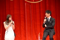 左から綾瀬はるか、西島秀俊。