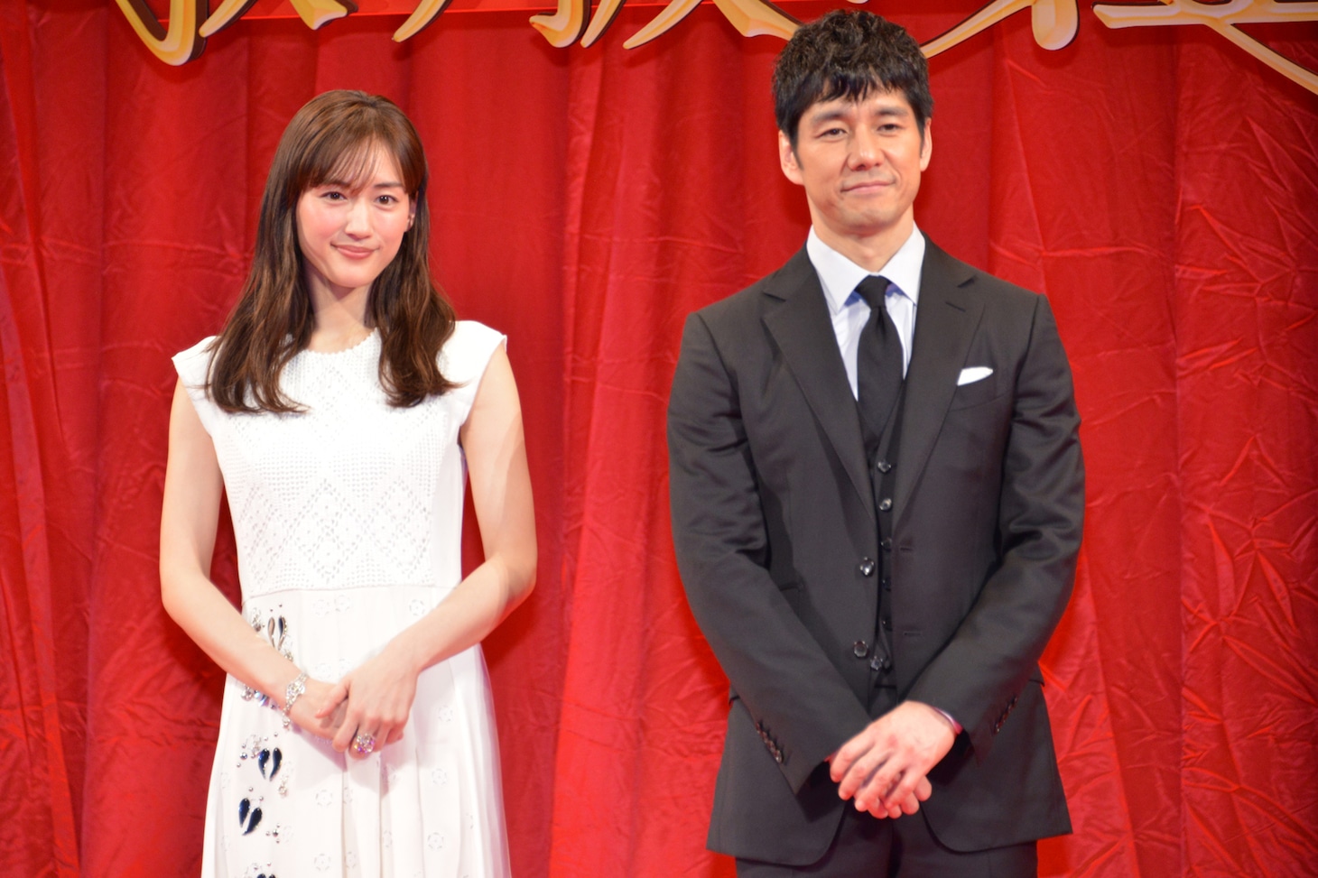 左から綾瀬はるか、西島秀俊。