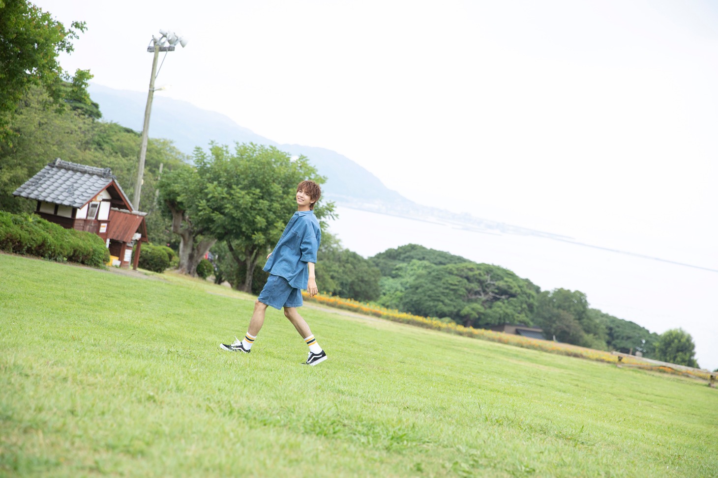 「小宮璃央ファースト写真集 未来」より。（撮影 / booro） (c)主婦と生活社
