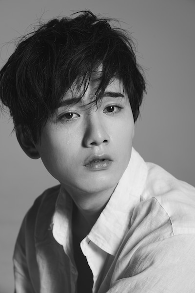 「水石亜飛夢写真集『アイオライト』」より。