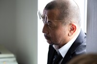 中野英雄演じる酒井良夫。