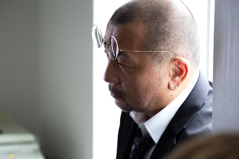 中野英雄演じる酒井良夫。