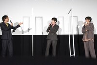 「さんかく窓の外側は夜」大ヒット御礼舞台挨拶の様子。