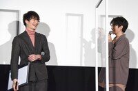 「さんかく窓の外側は夜」大ヒット御礼舞台挨拶の様子。