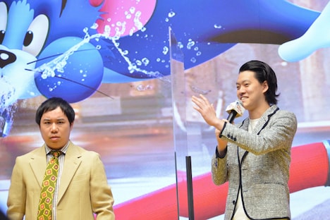 「相方っすね」と得意げに答えるせいや（左）。