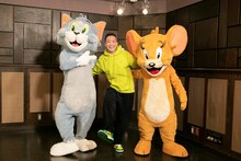 左からトム、瑛人、ジェリー。