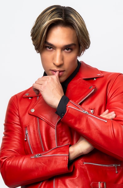 當間ローズ演じるスティーブ。