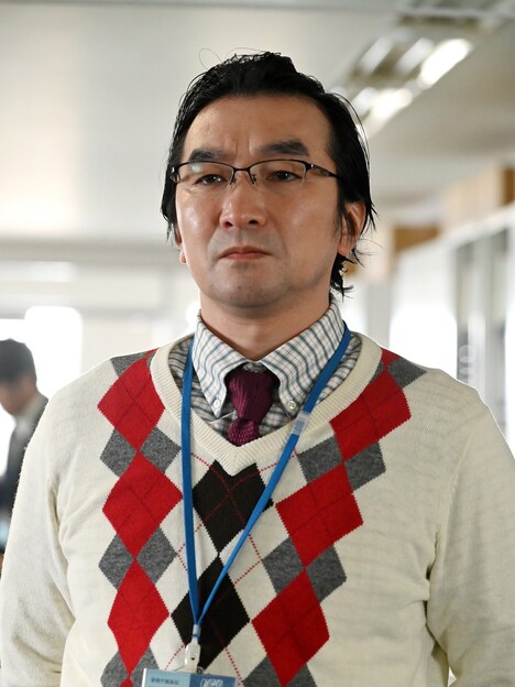 池田鉄洋演じる小島信也。