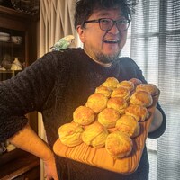 腹割れスコーンを作った樋口真嗣。