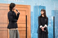 左から山崎賢人、清原果耶。