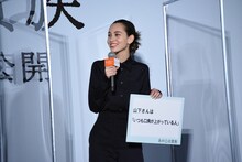 山下リオについて「いつも口角が上がっている人」と表現する水原希子。