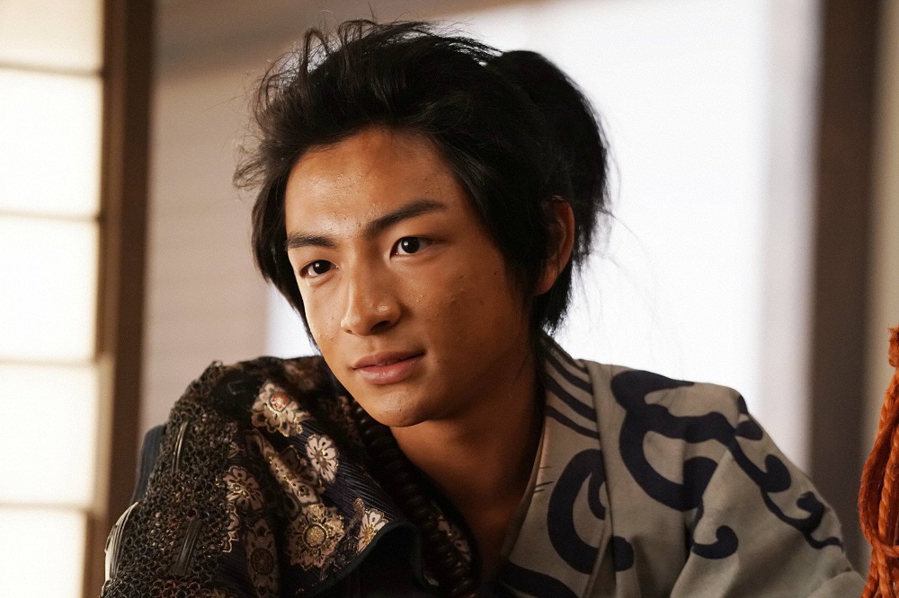 川崎皇輝演じる少年期の織田信長。