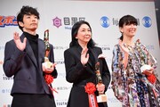 左から森山未來、梶芽衣子、水川あさみ。