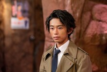 加藤清史郎演じる愛川警部。