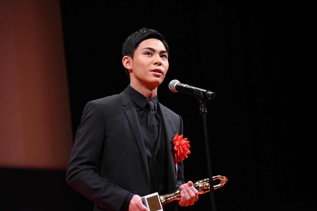 第75回毎日映画コンクール表彰式に出席した上村侑。