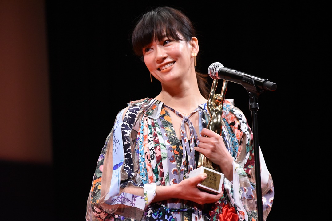 第75回毎日映画コンクール表彰式に出席した水川あさみ。