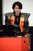 “織田ゲー”プレイ中の野田クリスタル。