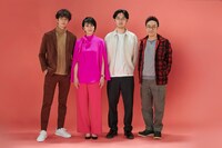 左から岡田将生、松たか子、松田龍平、角田晃広。