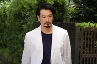 「リカ～リバース～」より、小田井涼平演じる雨宮武士。