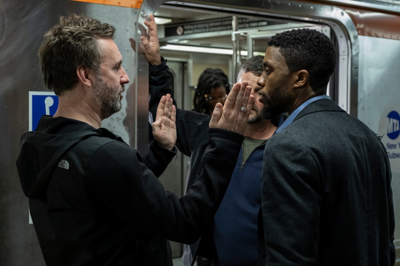 左からブライアン・カーク、チャドウィック・ボーズマン。