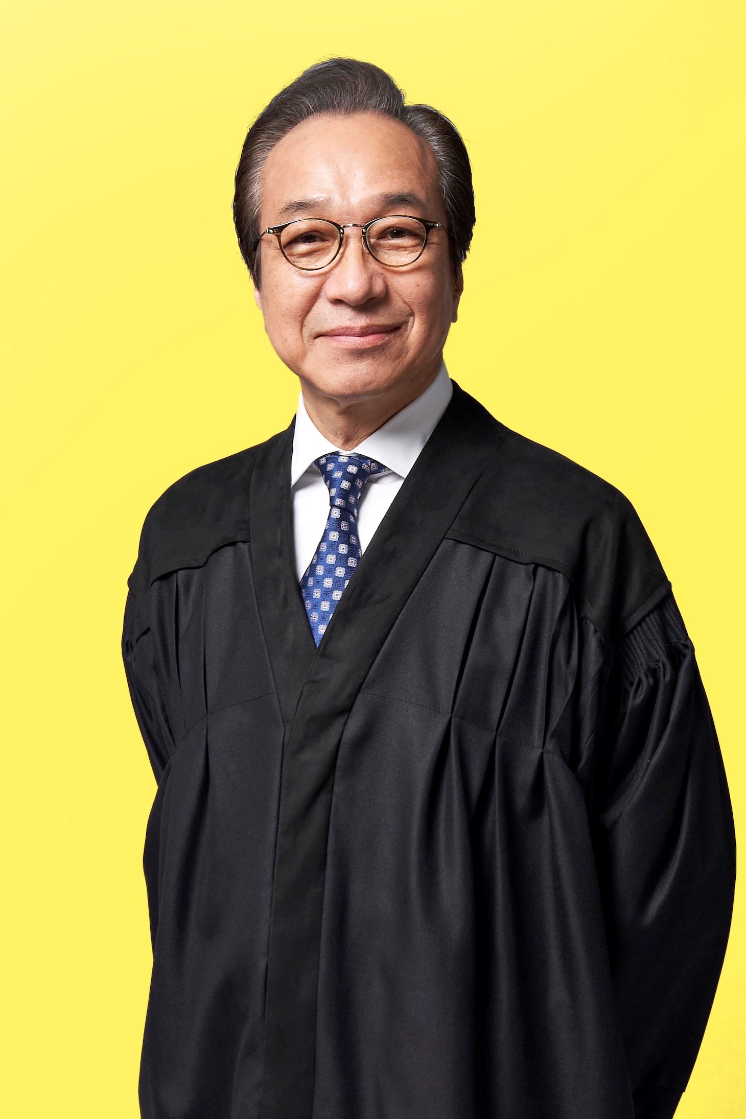 小日向文世演じる駒沢義男。