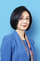 草刈民代演じる日高亜紀。