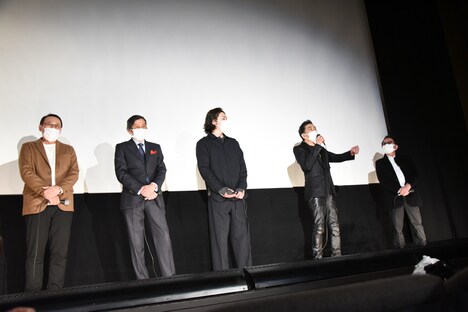 「痛くない死に方」初日舞台挨拶の様子。