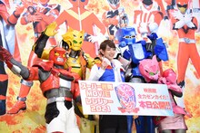 「機界戦隊ゼンカイジャー THE MOVIE 赤い戦い！オール戦隊大集会!!」初日舞台挨拶の様子。