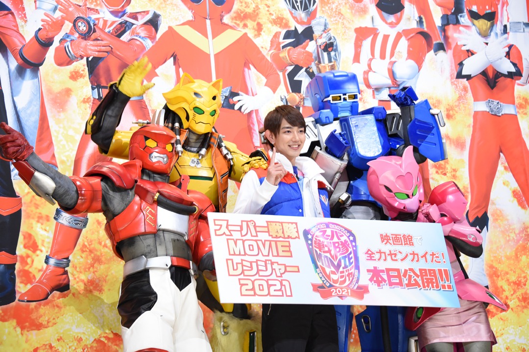 「機界戦隊ゼンカイジャー THE MOVIE 赤い戦い！オール戦隊大集会!!」初日舞台挨拶の様子。