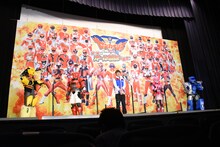 「機界戦隊ゼンカイジャー THE MOVIE 赤い戦い！オール戦隊大集会!!」初日舞台挨拶の様子。