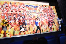 「機界戦隊ゼンカイジャー THE MOVIE 赤い戦い！オール戦隊大集会!!」初日舞台挨拶の様子。