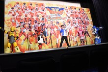 「機界戦隊ゼンカイジャー THE MOVIE 赤い戦い！オール戦隊大集会!!」初日舞台挨拶の様子。