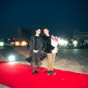 「おもいで写眞」深川麻衣と香里奈がドライブインシアター登場、光の景色に感激