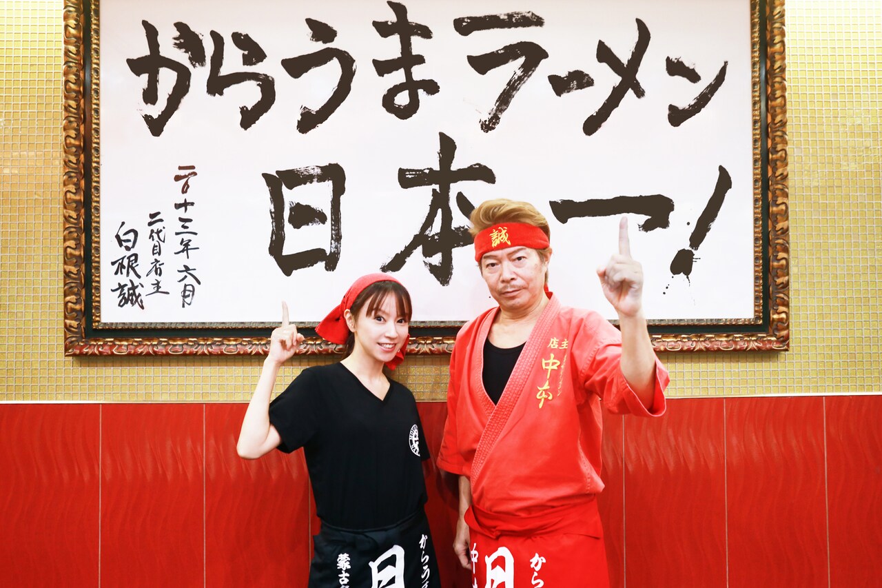 左から鈴木亜美、白根誠。