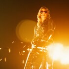 サマラ・ウィーヴィングが銃をぶっ放す、「ガンズ・アキンボ」新映像公開