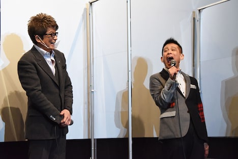 左から哀川翔、爆笑する柳沢慎吾。