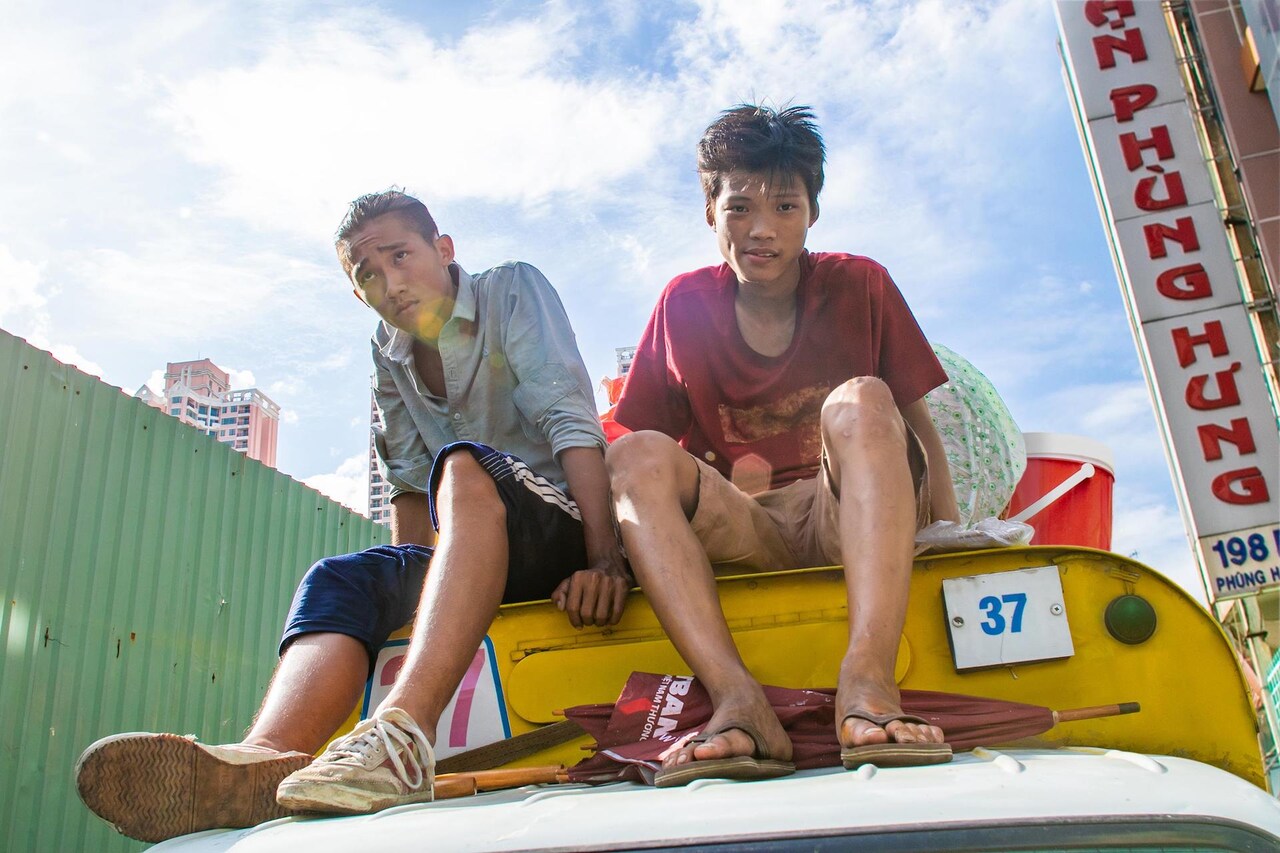 “違法宝くじ”で一攫千金を狙え！孤児の少年描くベトナム映画「走れロム」公開