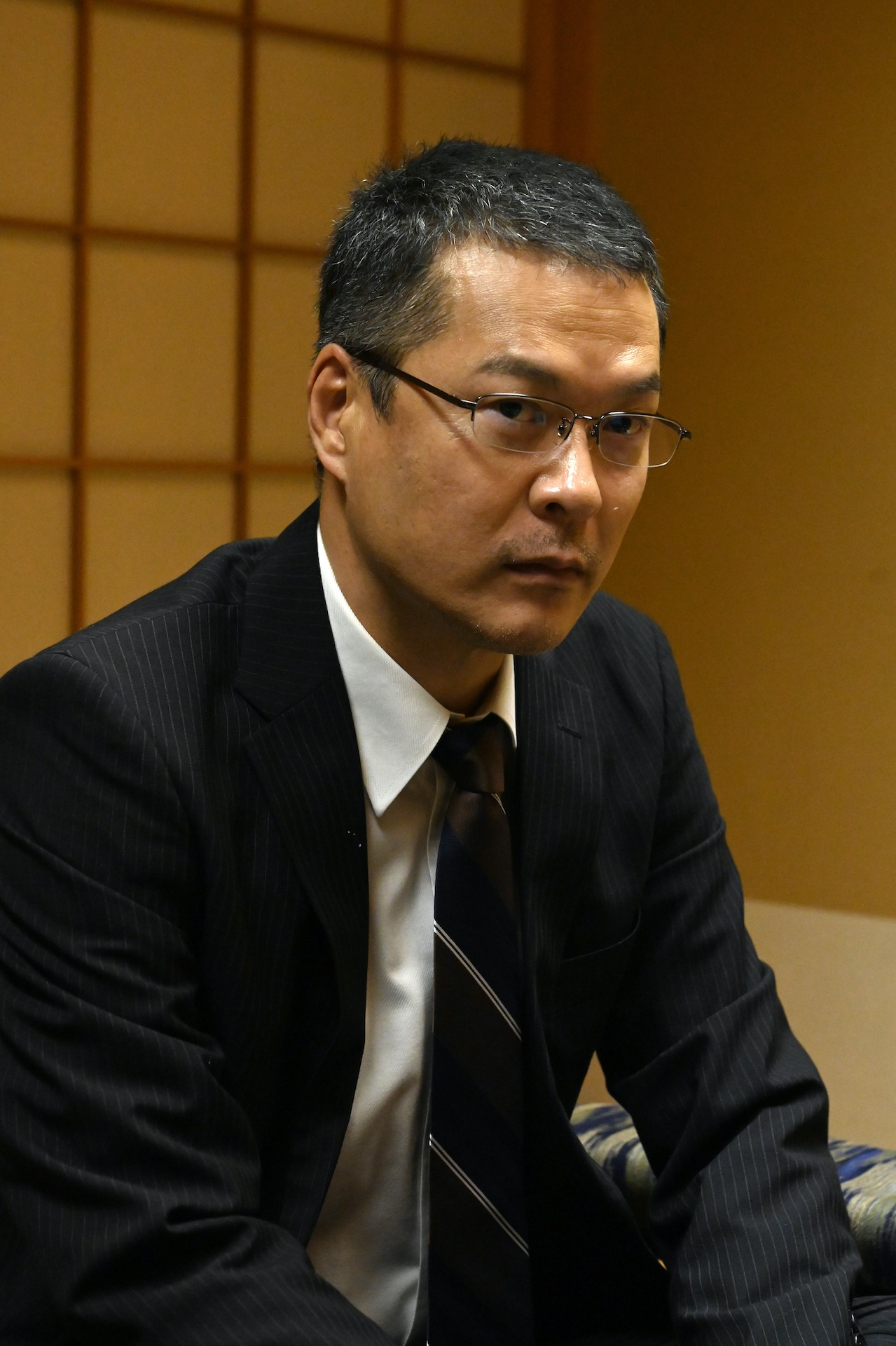田中哲司演じる山崎聡史。