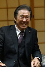 西岡徳馬演じる野沢義男。