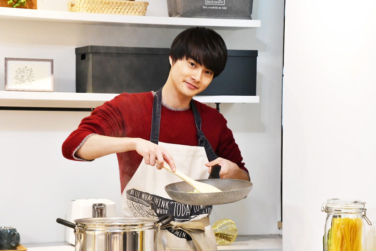 結木滉星と稲葉友が主夫業に励む「主夫メゾン」場面写真、サウナでスッキリする姿も