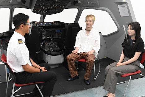 キャプテンにインタビューする様子。