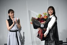 左から北川景子、芳根京子。