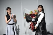 左から北川景子、芳根京子。