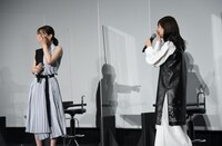 左から北川景子、芳根京子。