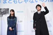 左から清原果耶、成田凌。